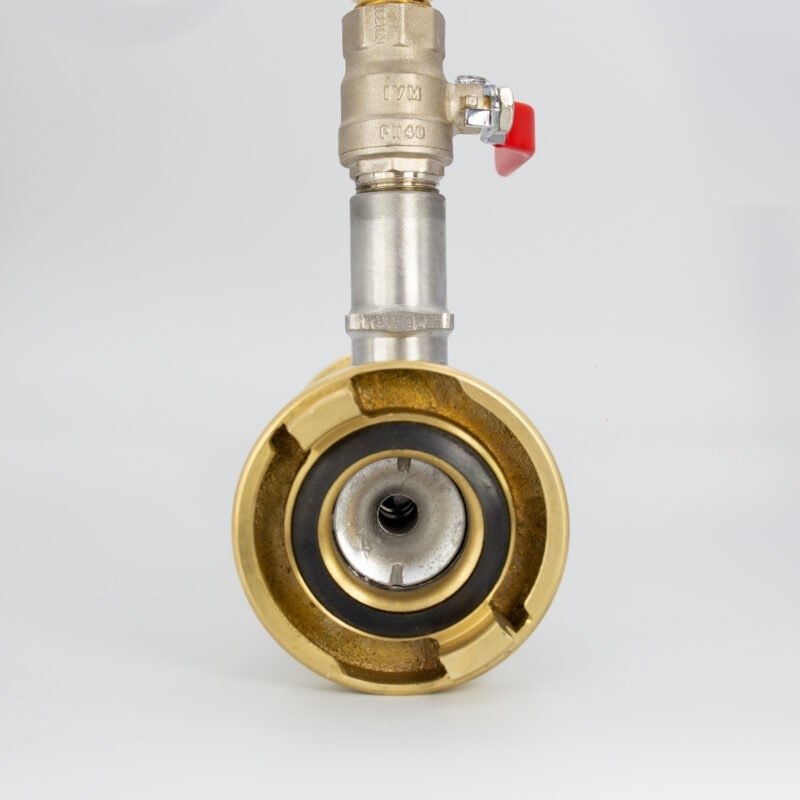 Esguicho proporcionador de espuma para sistemas de combate a incêndio com LGE